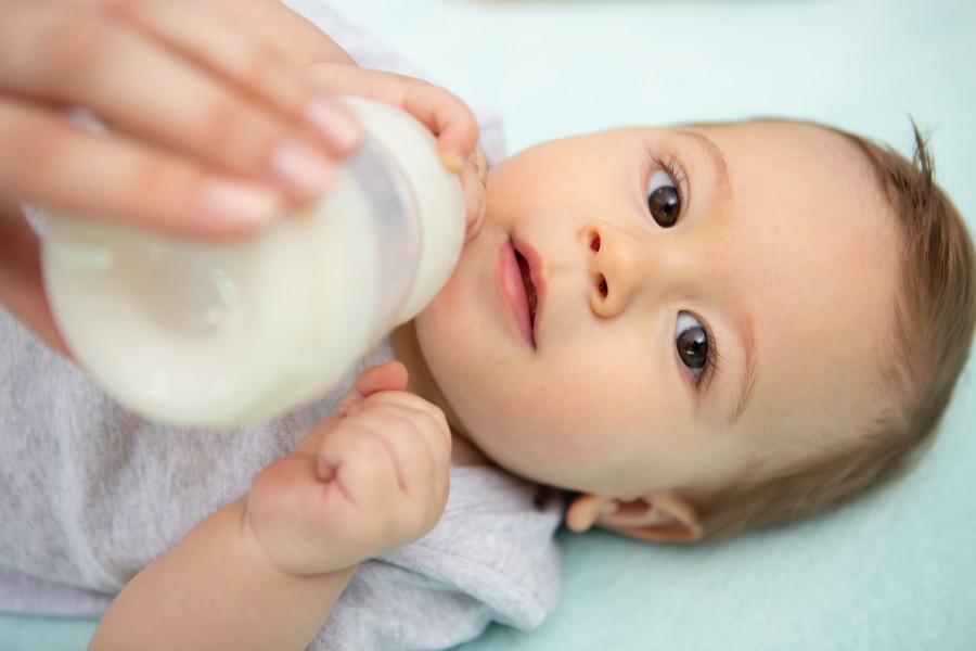Quand passer au lait 2ème âge pour votre bébé ?