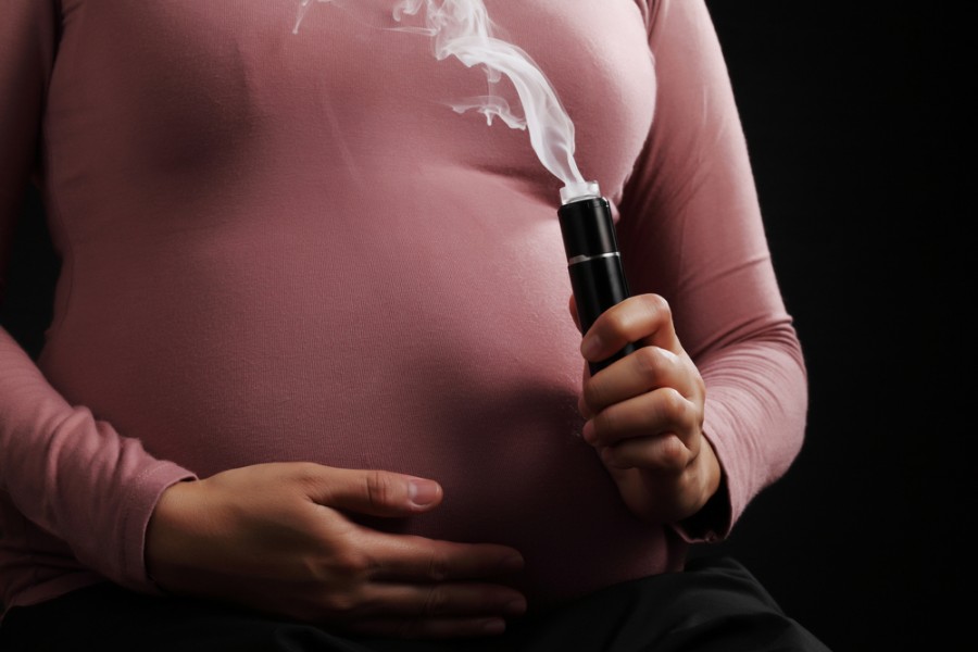 Quelles sont les conséquences de vapoter en étant enceinte ?