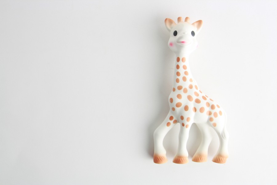 Sophie la Girafe : Rassurer les parents en évoquant les nouveautés et récompenses récentes